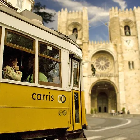 Apartment With 3 Bedrooms In Lisboa With Wonderful City View Furnished Terrace And Wifi 10 Km From The Beach Daire *