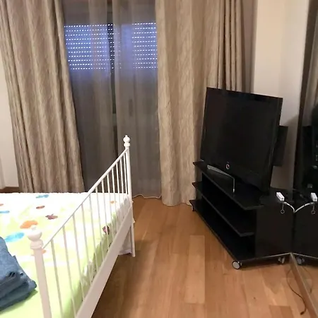 Apartment With 3 Bedrooms In Lisboa With Wonderful City View Furnished Terrace And Wifi 10 Km From The Beach * Lissabon